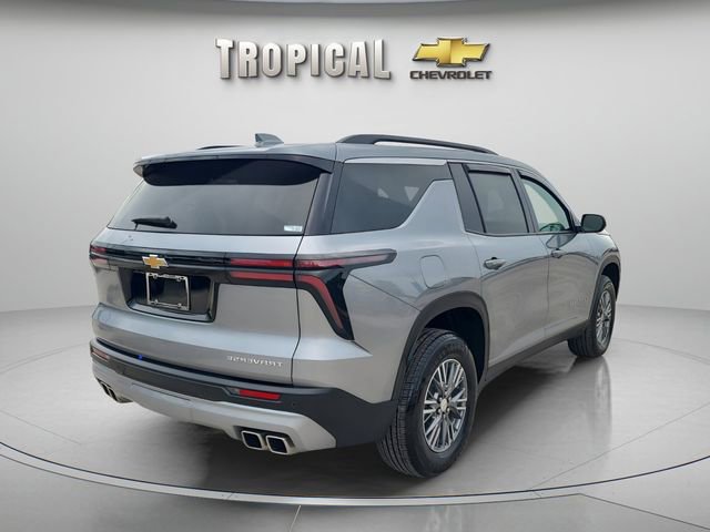Used 2025 Chevrolet Traverse LT FWD image 3
