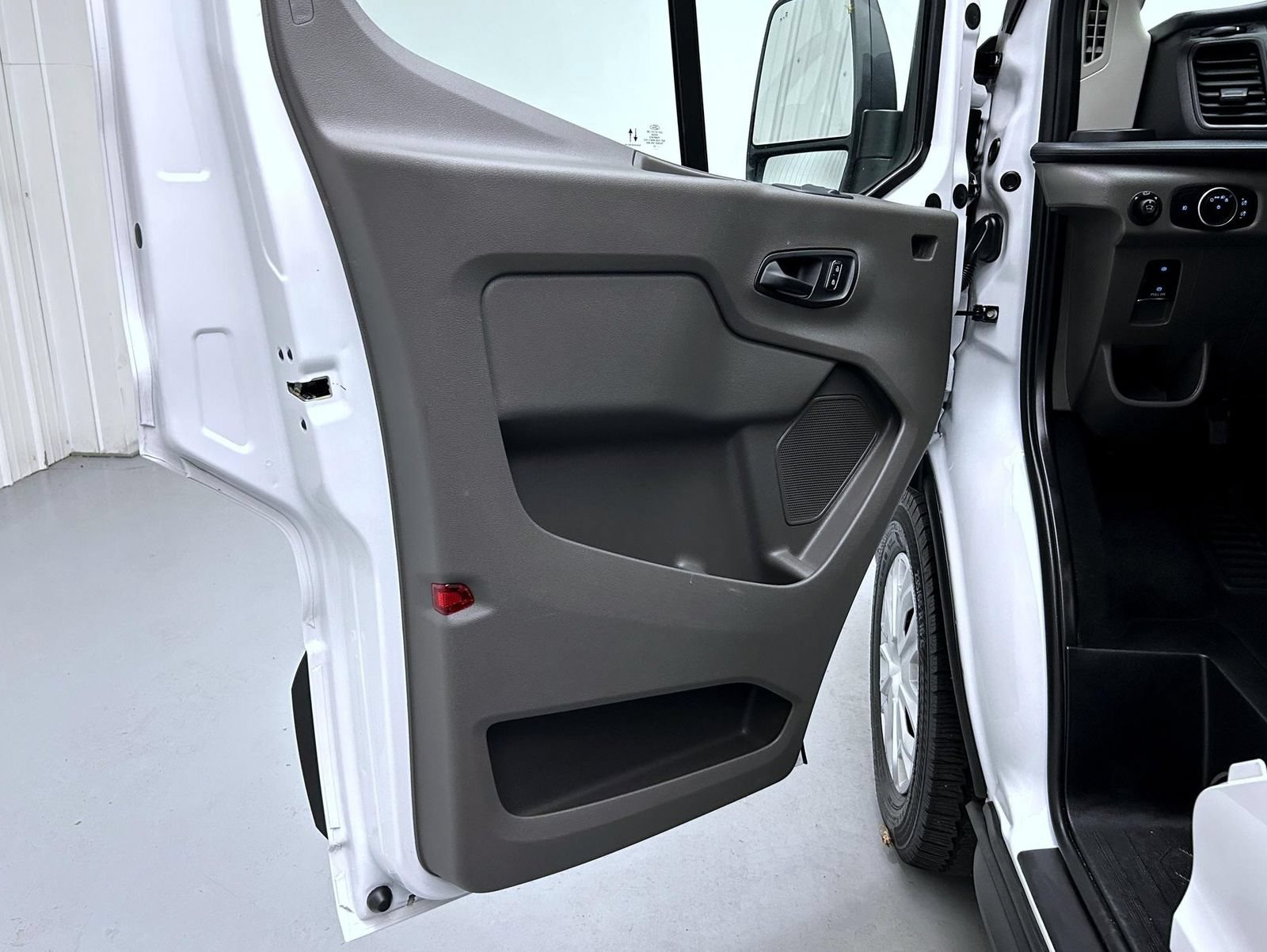 Used 2025 Ford Transit 350 XLT RWD image 9