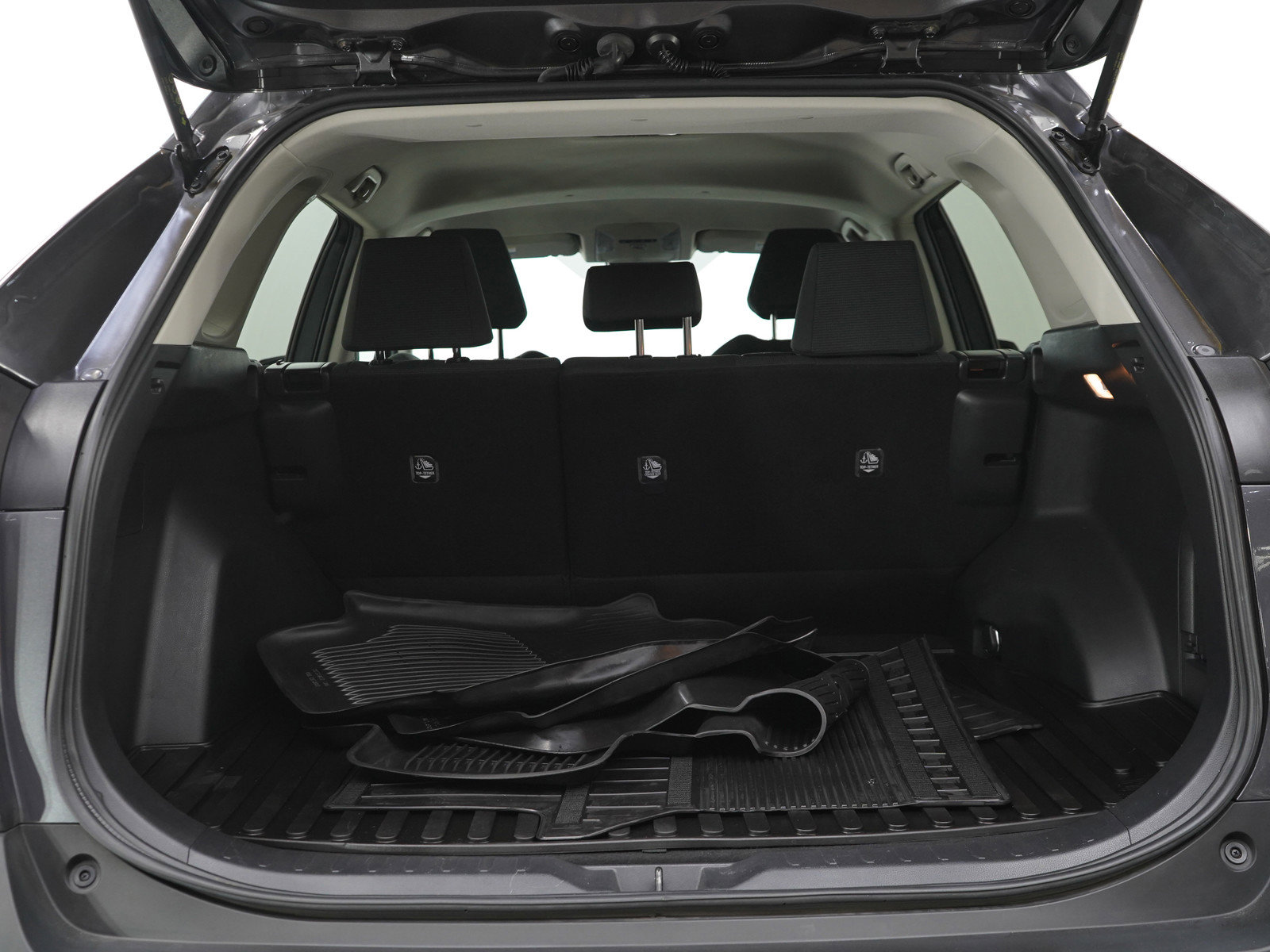 Used 2021 Toyota RAV4 LE AWD/4WD image 18