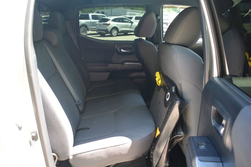 Used 2018 Toyota Tacoma TRD Sport AWD/4WD image 17