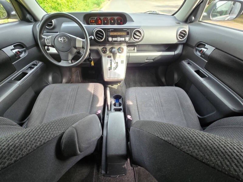 Used 2008 Scion xB FWD image 12