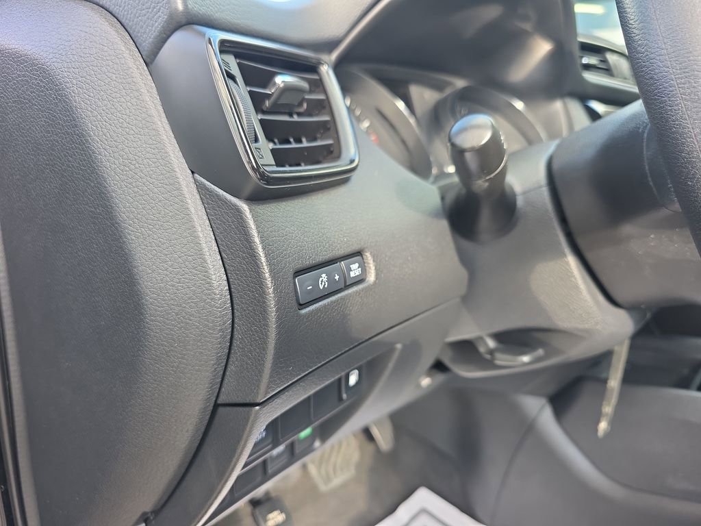 Used 2018 Nissan Rogue S image 20