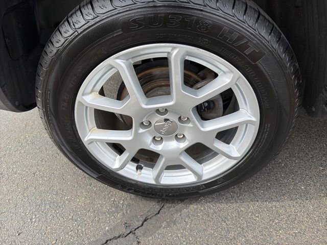 Used 2020 Jeep Renegade Latitude w/ Cold Weather Group image 24