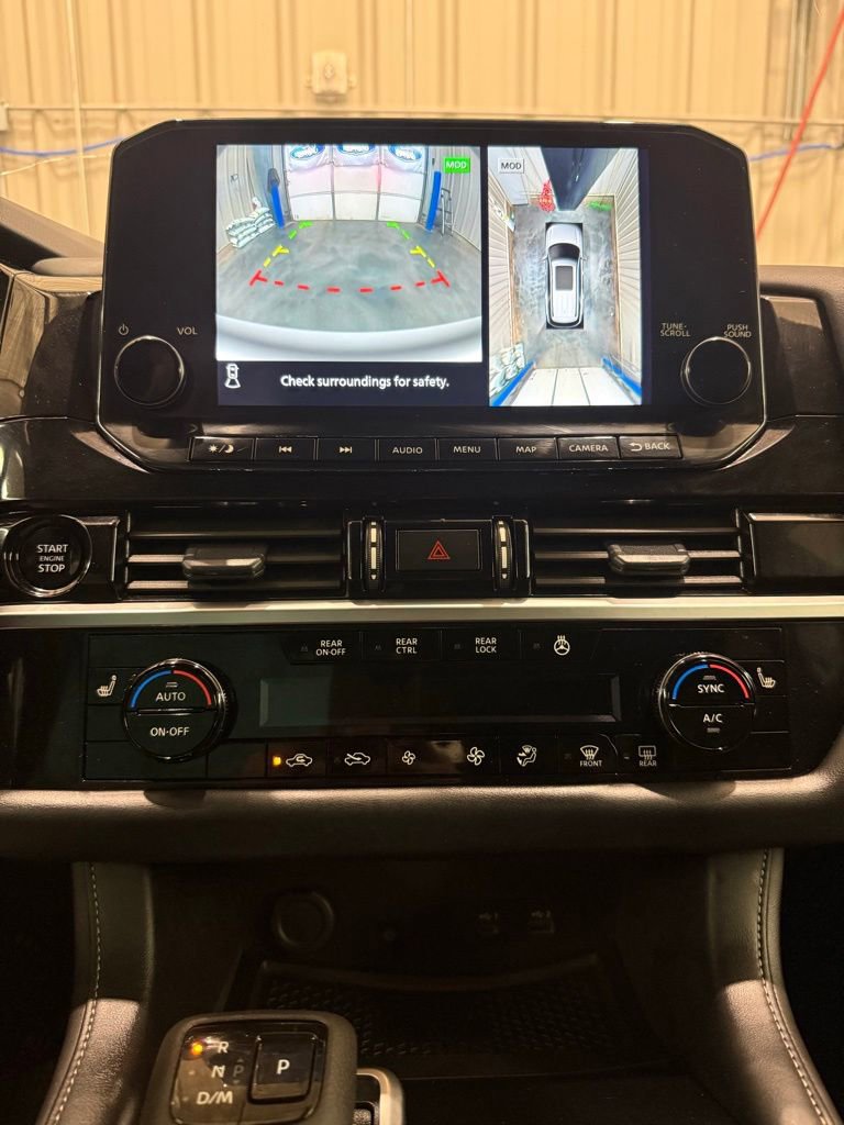 Used 2025 Nissan Pathfinder SL FWD image 16