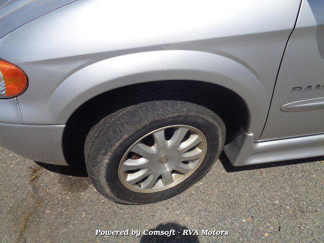 Used 2003 Chrysler Town & Country LX image 14