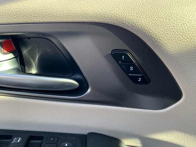 Used 2024 Chrysler Pacifica Touring-L image 24