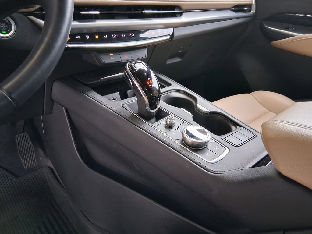 Used 2024 Cadillac XT4 Luxury w/ LPO, Floor Liner Package FWD image 18
