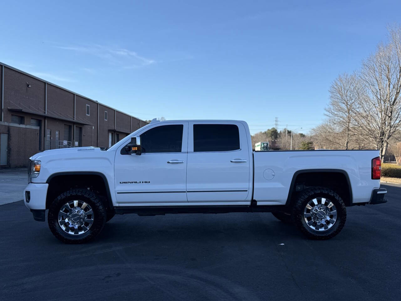 Used 2017 GMC Sierra 2500 Denali w/ Duramax Plus Package AWD/4WD image 9