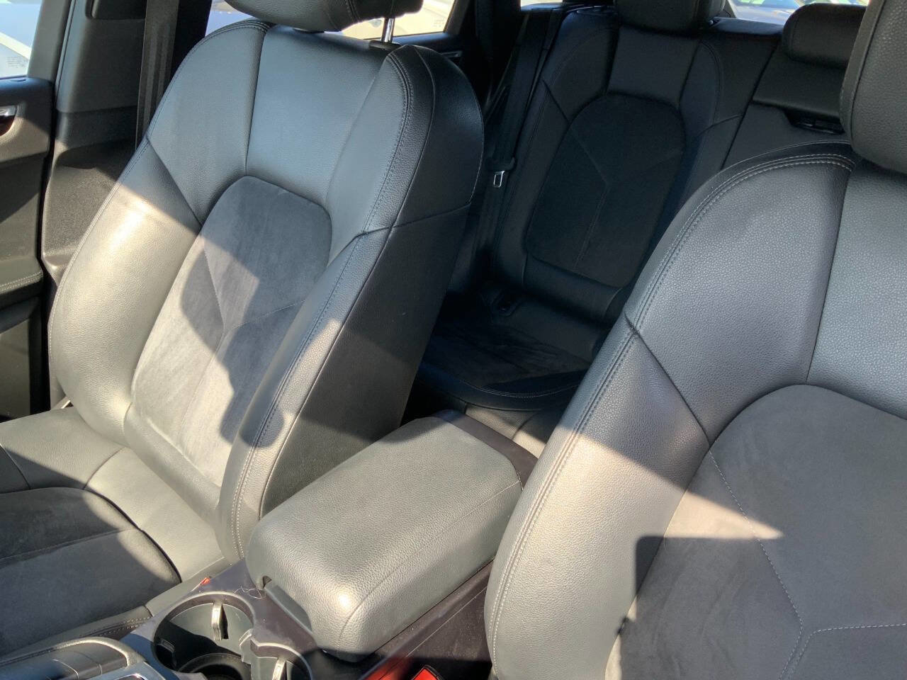 Used 2019 Porsche Macan AWD/4WD image 31