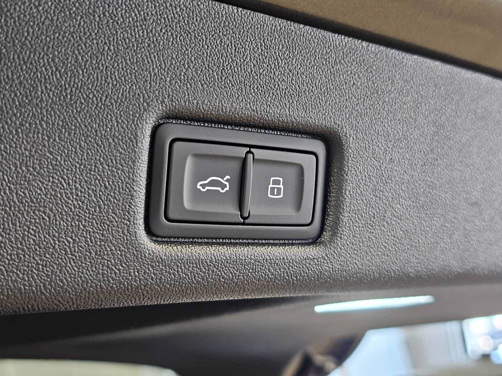 New 2026 Audi SQ5 Prestige AWD/4WD image 17