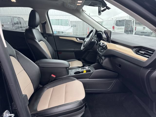 Used 2022 Ford Escape Titanium w/ Titanium Elite Package AWD/4WD image 10