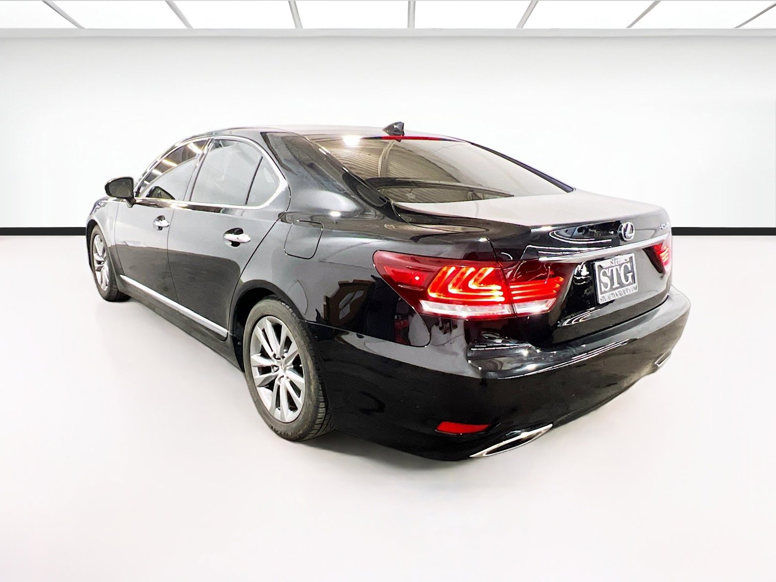 Used 2016 Lexus LS 460 w/ Comfort Package image 6