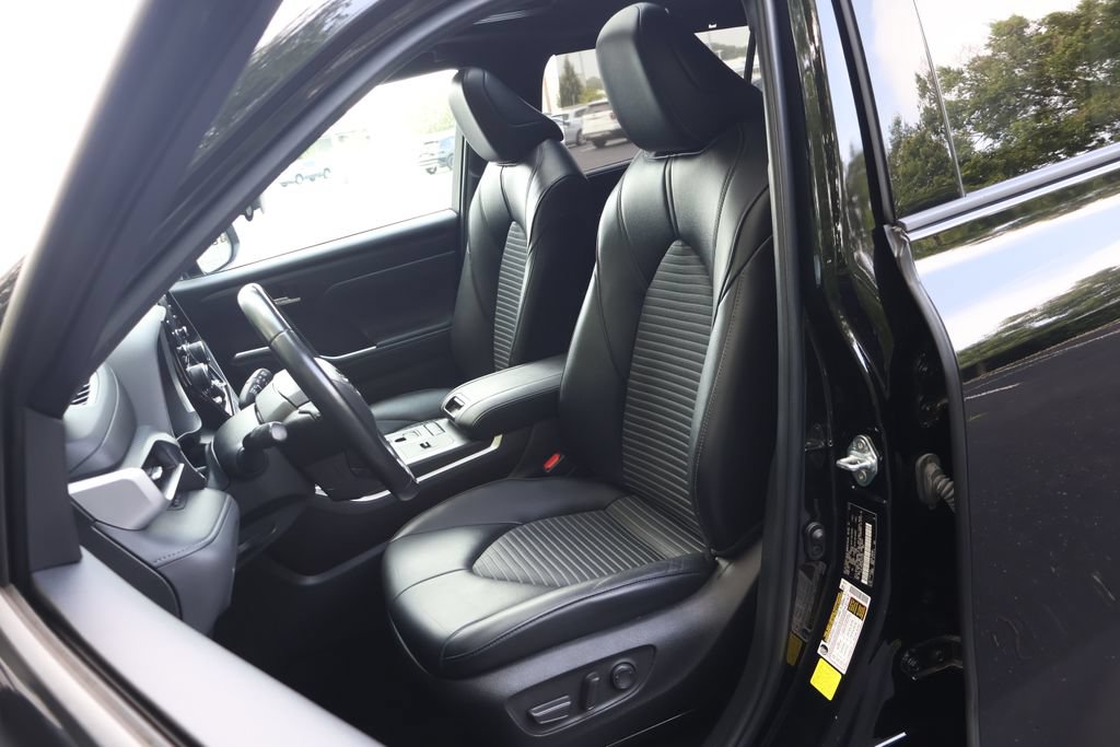 Used 2022 Toyota Highlander XSE FWD image 31