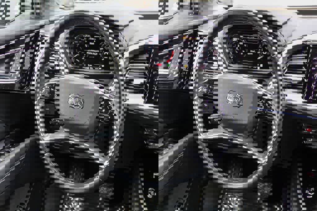 Used 2023 Audi Q4 e-tron Prestige image 16