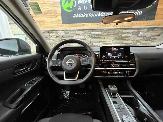Used 2025 Nissan Pathfinder SV AWD/4WD image 19
