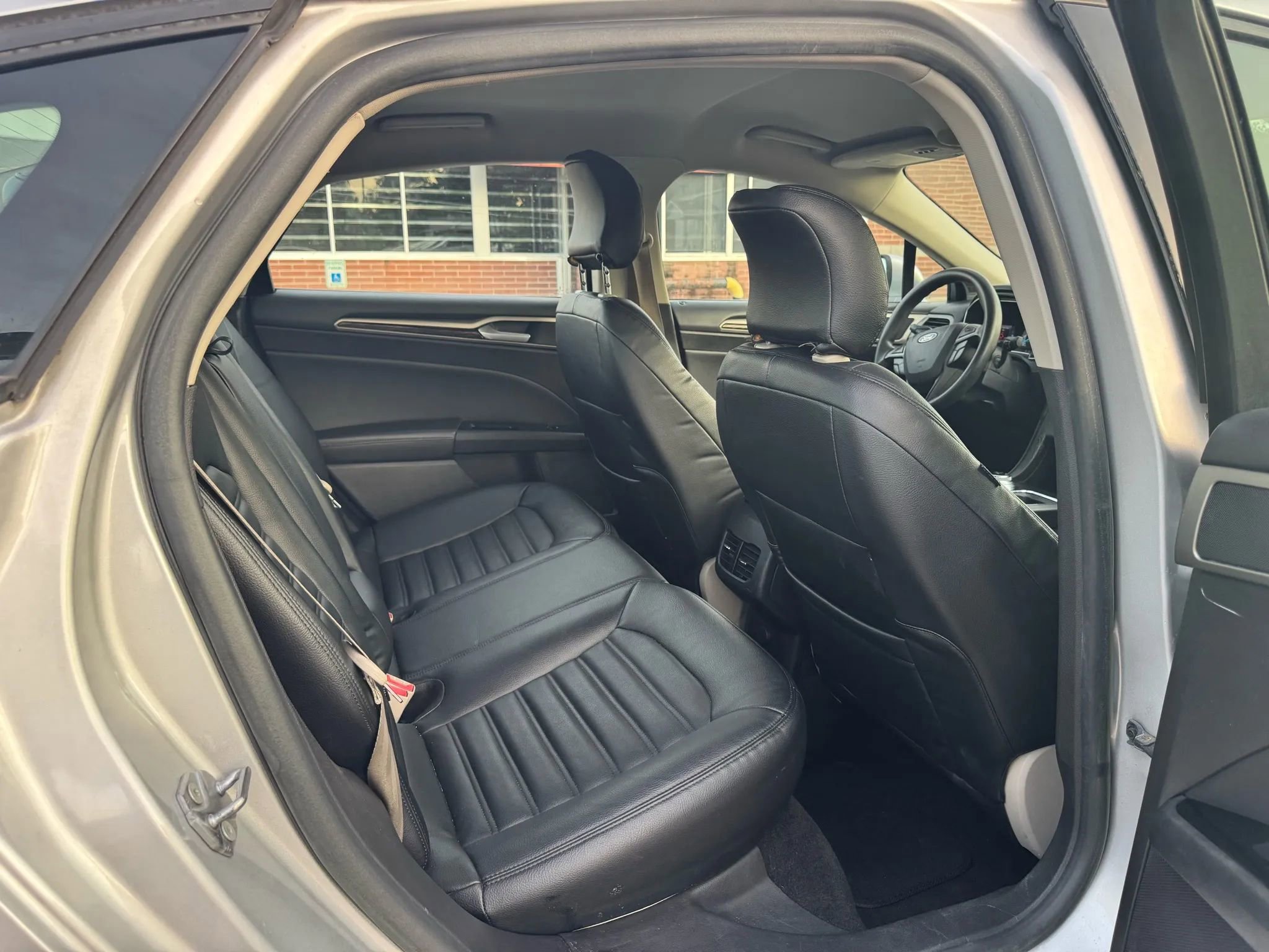Used 2019 Ford Fusion SE FWD image 14