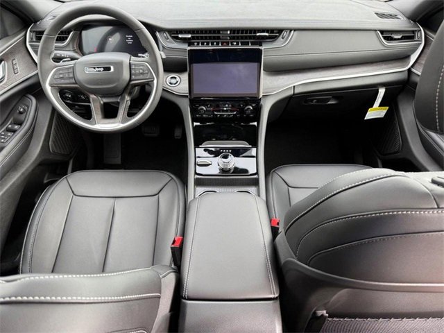 New 2025 Jeep Grand Cherokee Limited w/ Black Appearance Package image 15