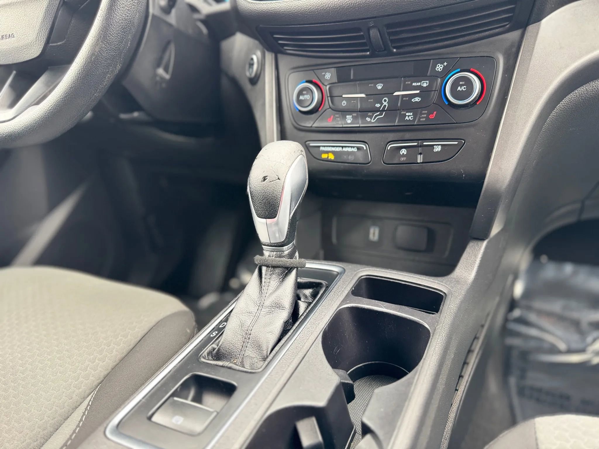 Used 2019 Ford Escape SE image 24