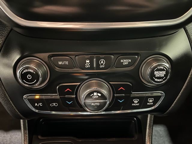 Used 2019 Jeep Cherokee Latitude Plus w/ Comfort/Convenience Group AWD/4WD image 37