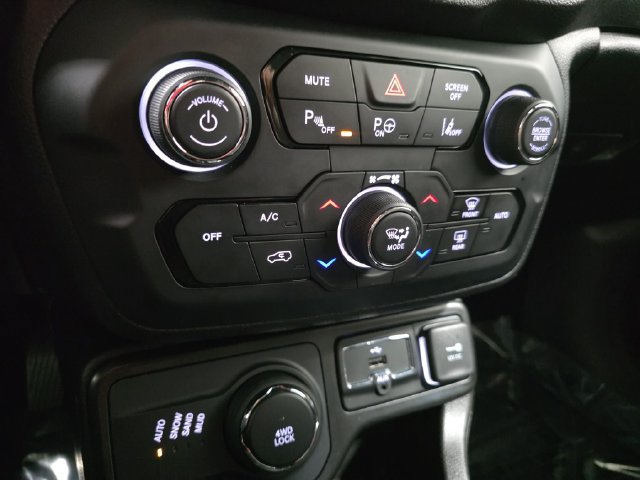 Used 2021 Jeep Renegade Latitude AWD/4WD image 22