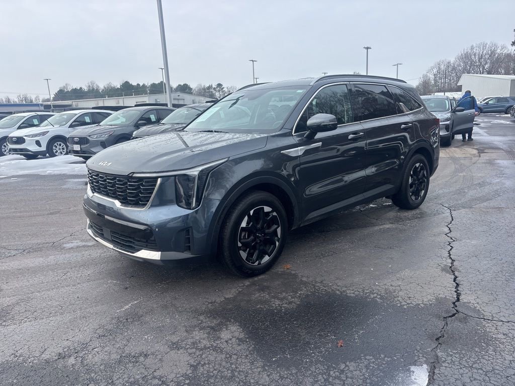 Used 2024 Kia Sorento S image 4