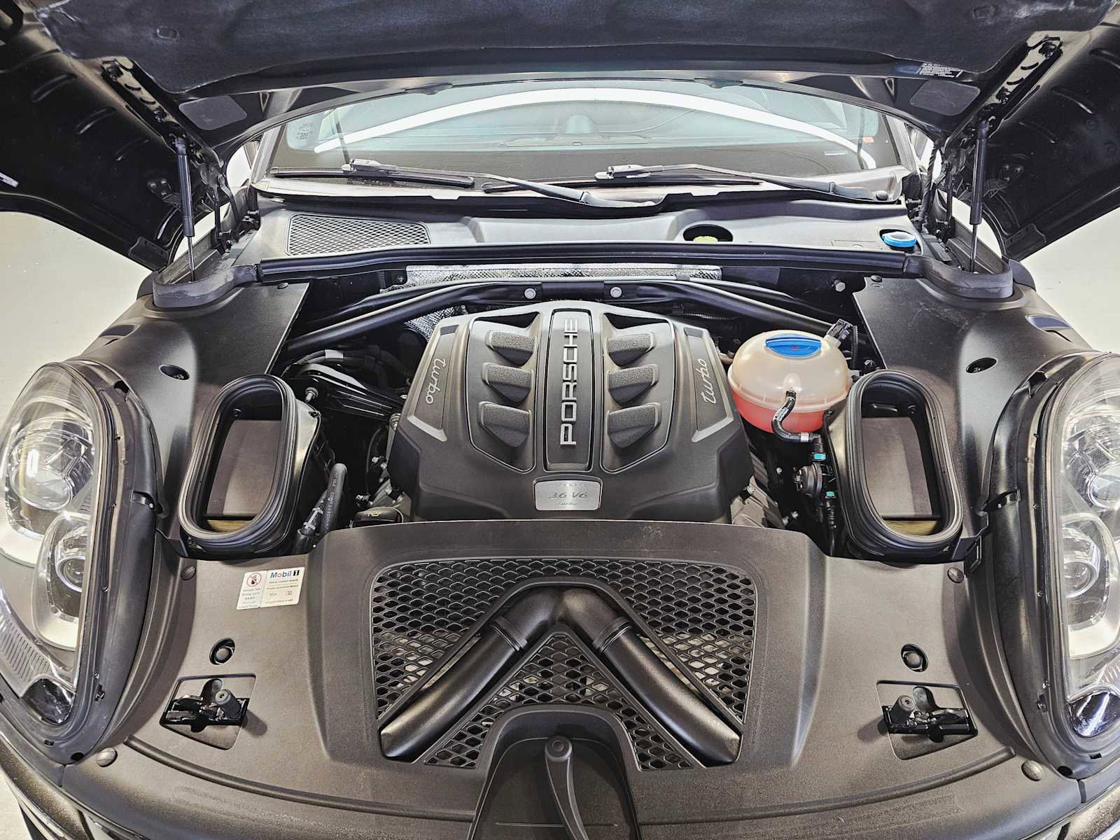 Used 2016 Porsche Macan Turbo w/ Premium Package Plus image 9