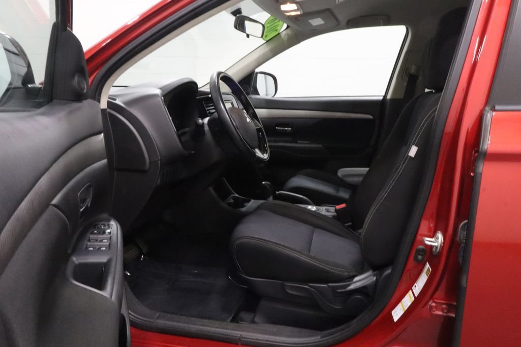 Used 2016 Mitsubishi Outlander SE AWD/4WD image 11