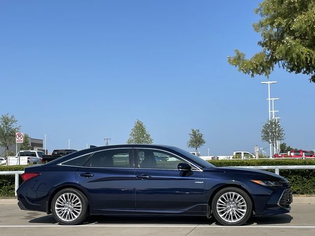 Used 2021 Toyota Avalon Limited FWD image 3