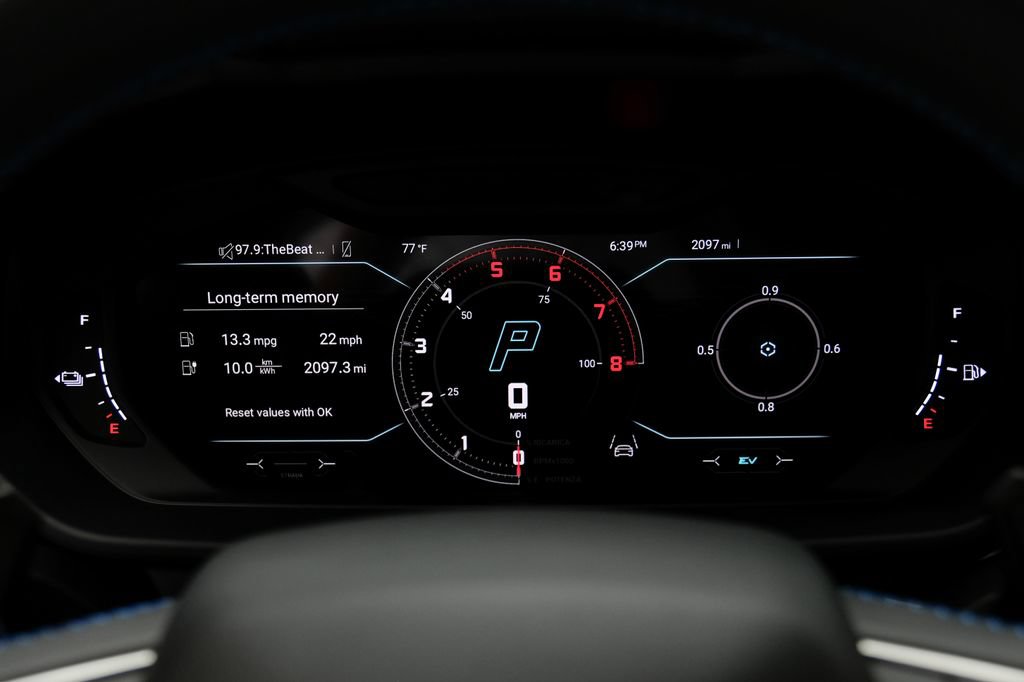 Used 2025 Lamborghini Urus SE AWD/4WD image 22