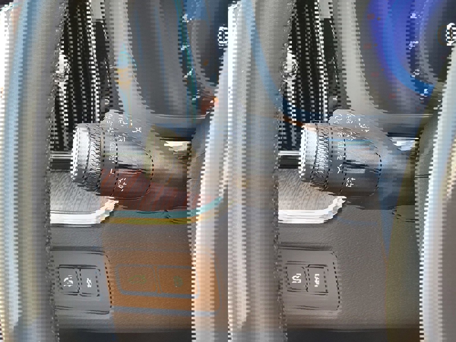 Certified 2024 Volvo XC60 T8 Ultimate w/ Protection Package Premier image 22