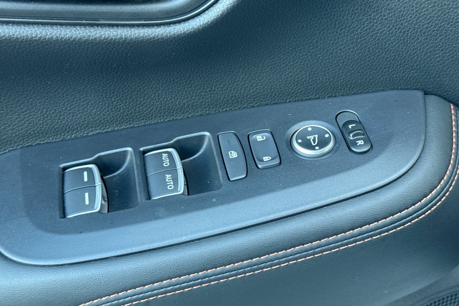 Used 2025 Honda HR-V Sport image 14