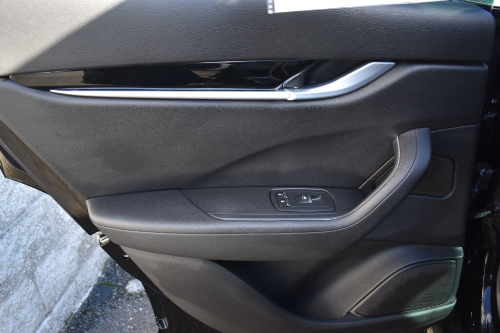 Used 2020 Maserati Levante 3.0L image 19