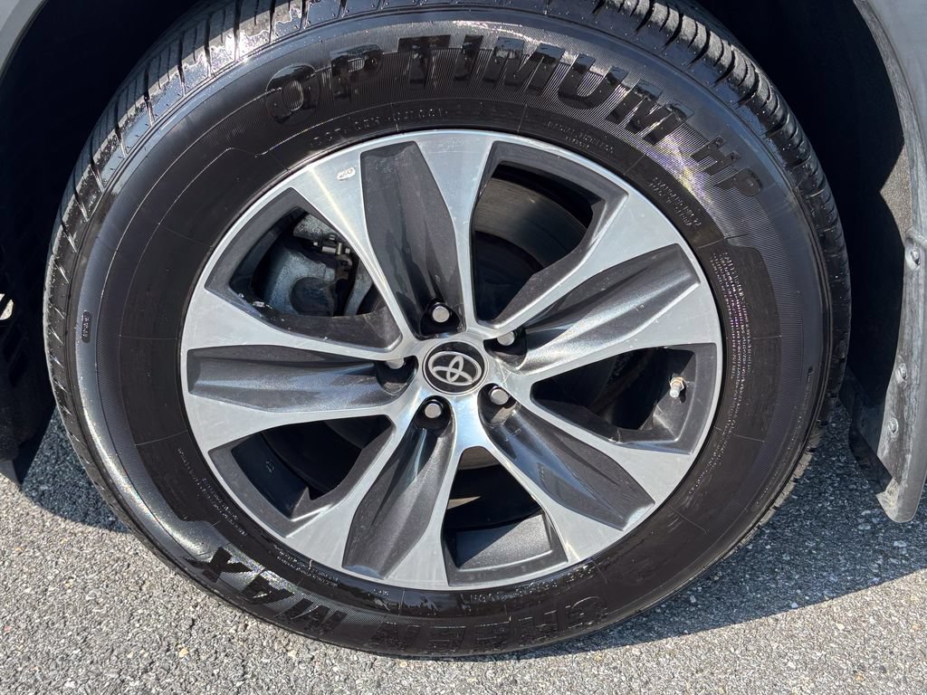 Certified 2024 Toyota Highlander XLE FWD image 53