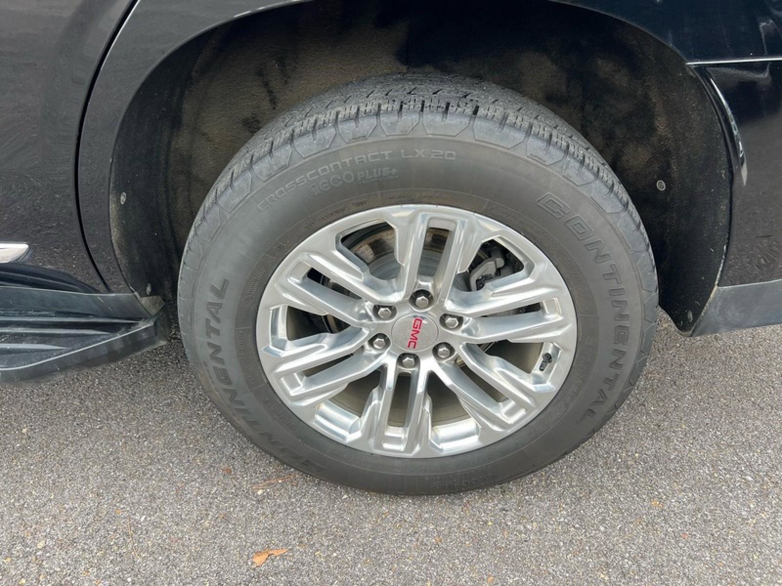 Used 2024 GMC Yukon SLT w/ SLT Luxury Package image 10