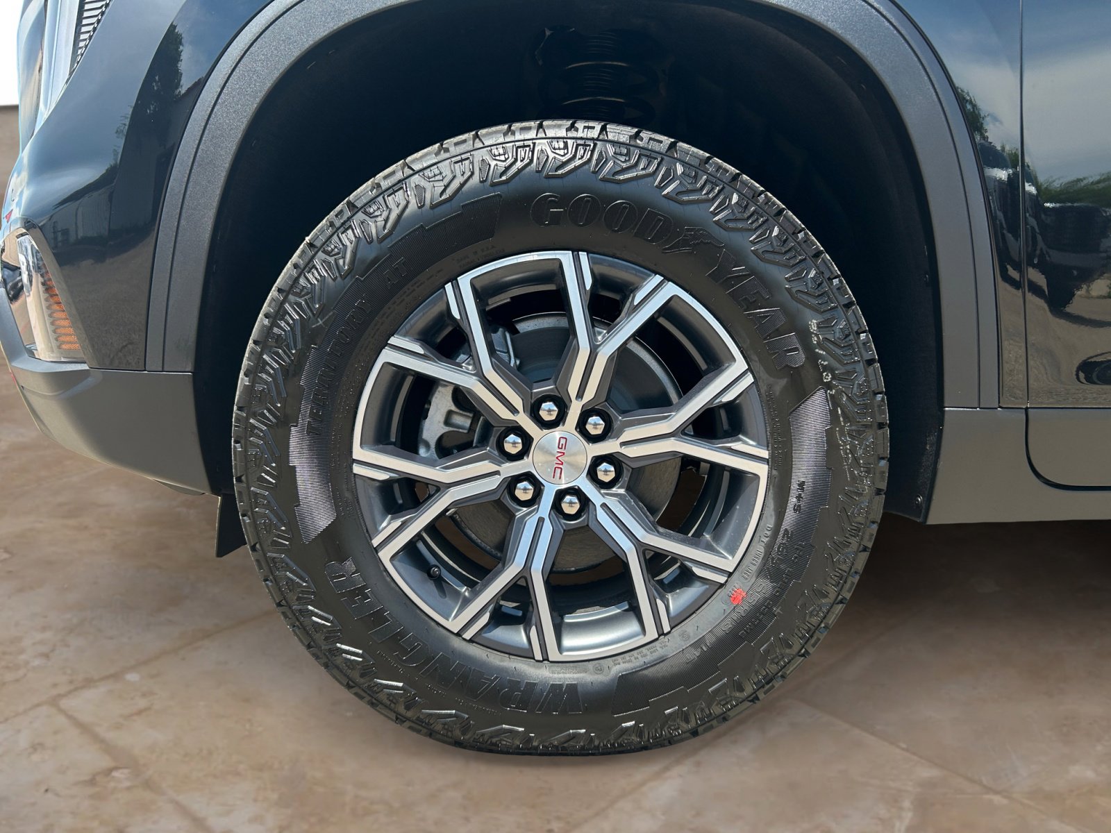 New 2026 GMC Acadia AT4 w/ LPO, Floor Liner Package AWD/4WD image 31