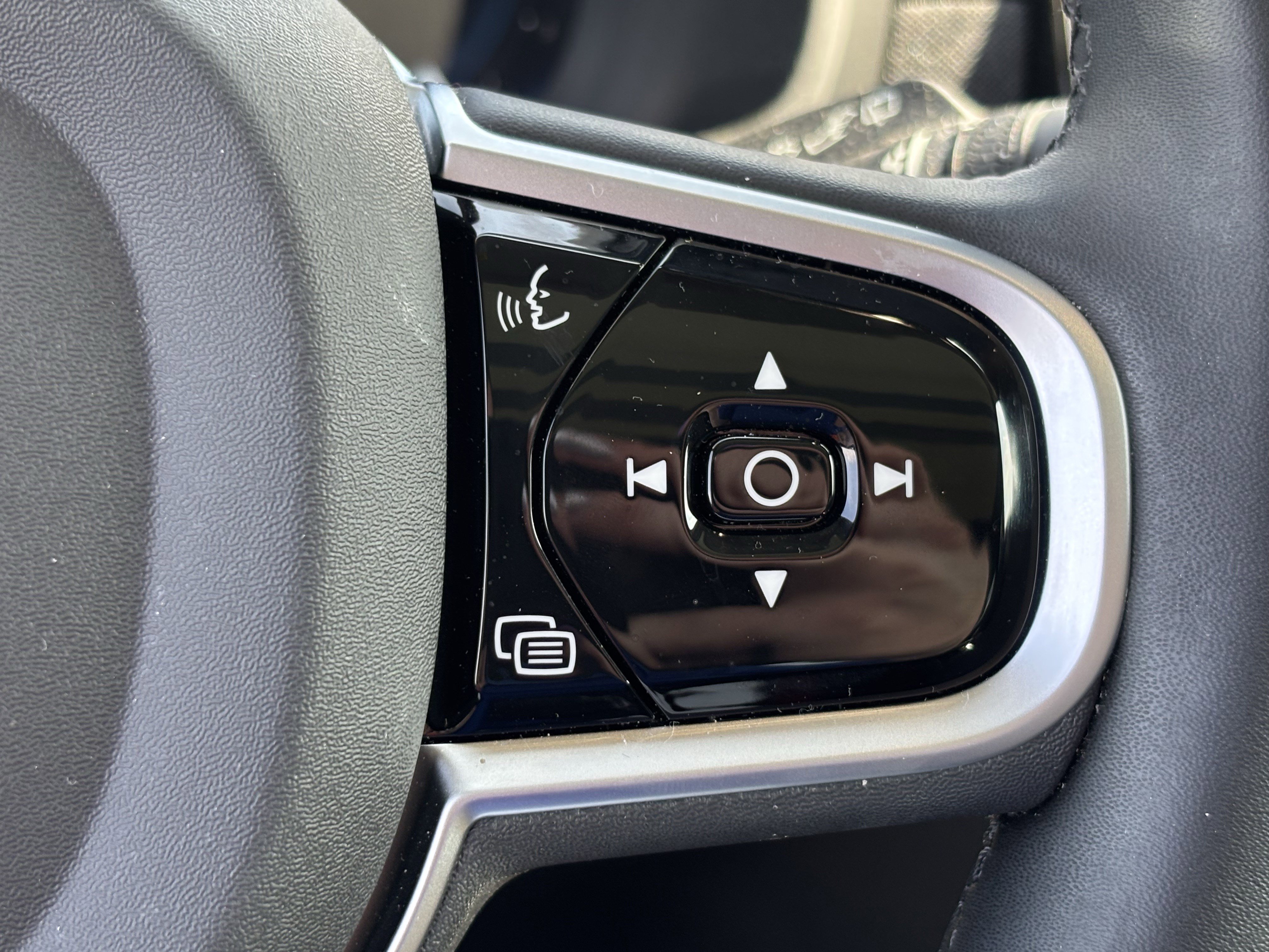 Used 2025 Volvo XC90 B6 Plus w/ Protection Package Premier image 20