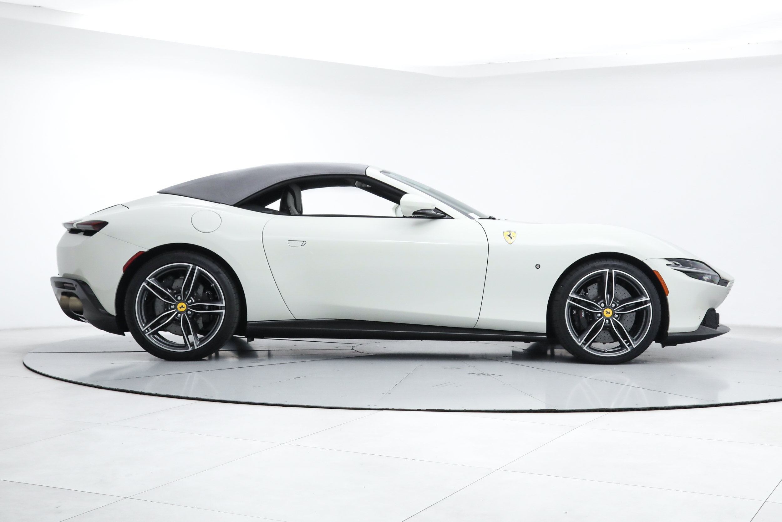 Certified 2024 Ferrari Roma Spider RWD image 11