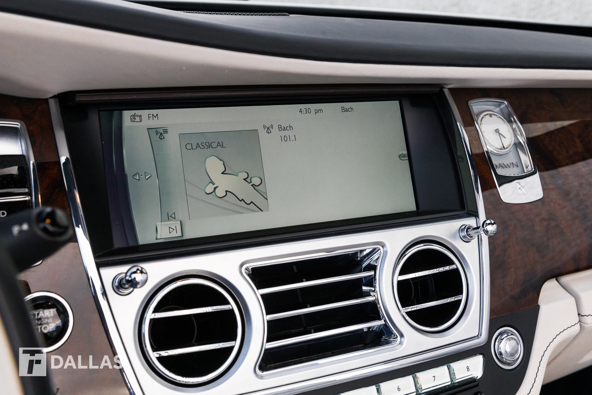 Used 2017 Rolls-Royce Dawn image 29