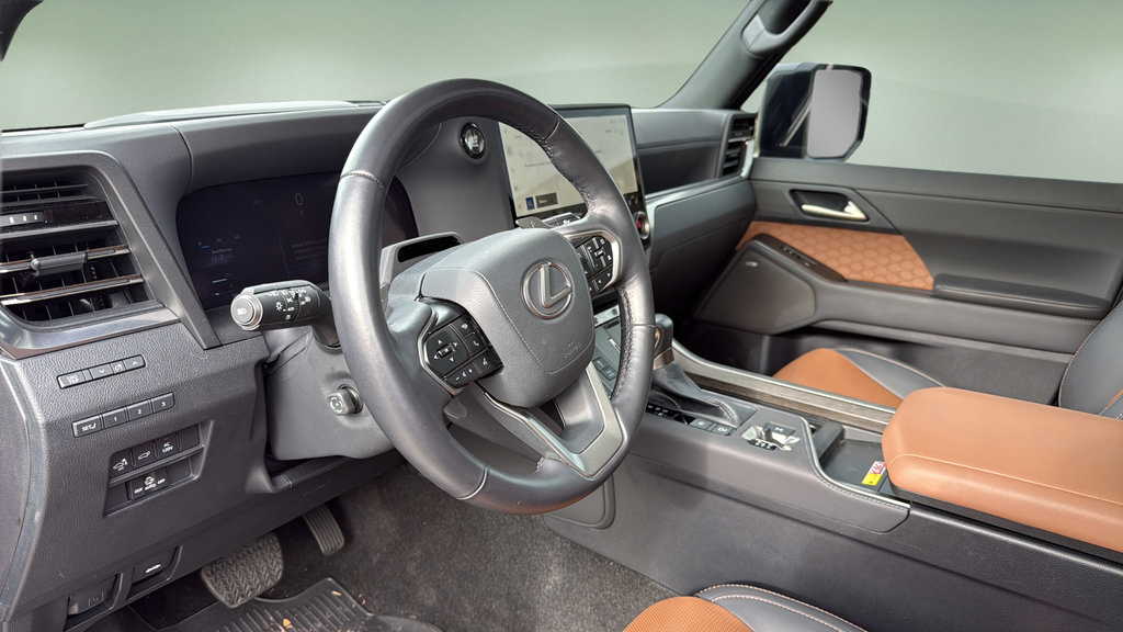 Used 2024 Lexus GX 550 w/ Accessory Package (2T) AWD/4WD image 12