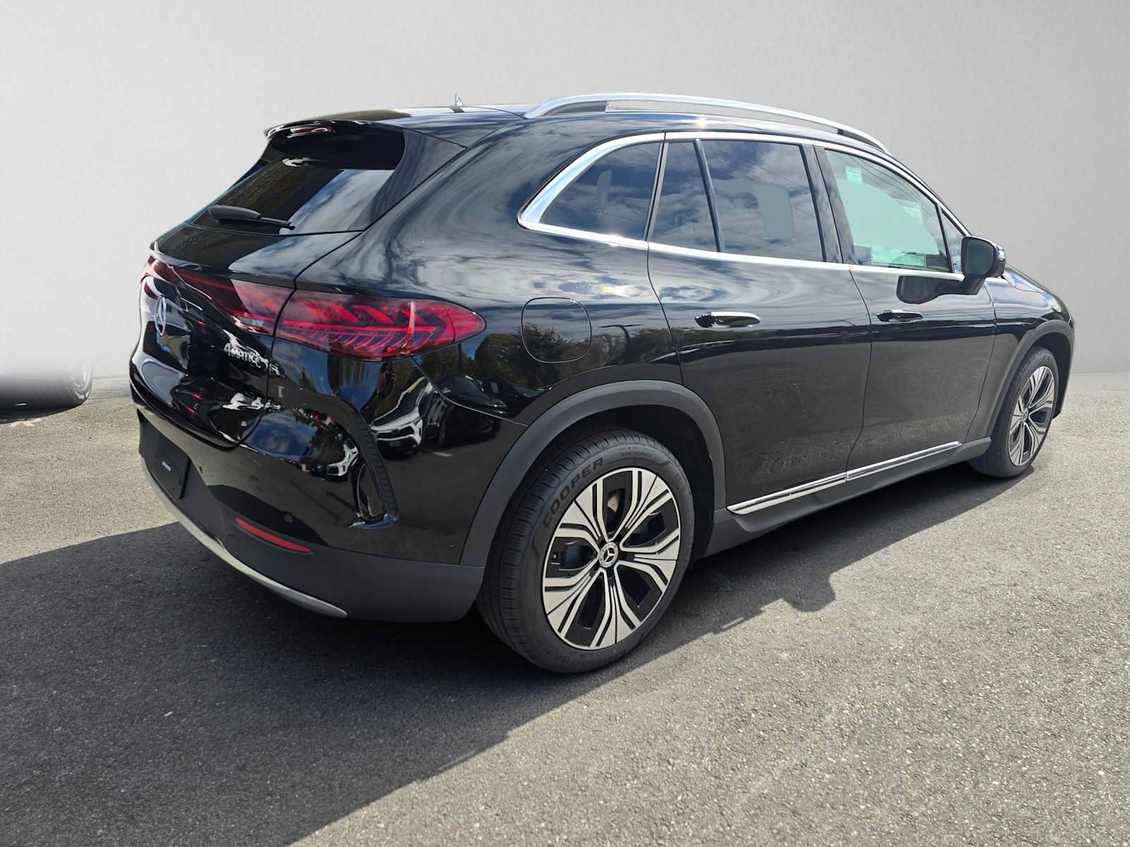 New 2026 Mercedes-Benz EQE 320 4MATIC SUV image 3