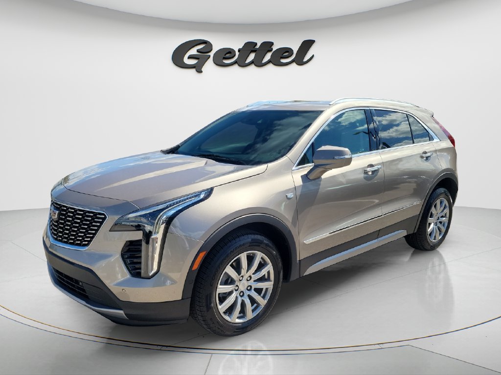 Used 2023 Cadillac XT4 Premium Luxury w/ Enhanced Visibility Package FWD image 3