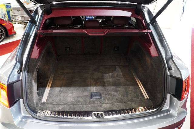 Used 2020 Bentley Bentayga AWD/4WD image 32
