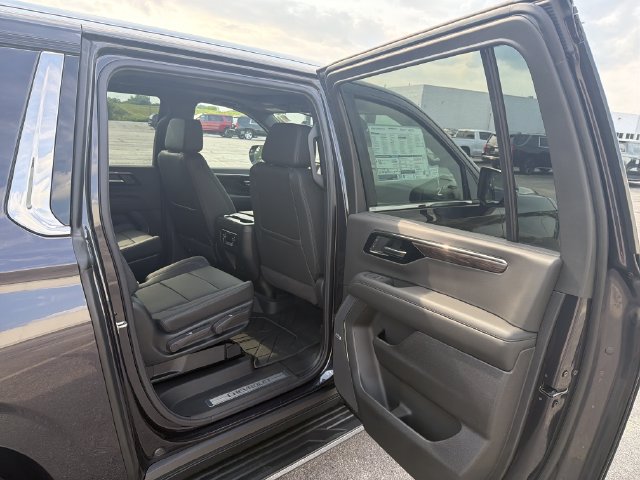 New 2026 Chevrolet Suburban LT w/ Advanced Technology Package AWD/4WD image 29
