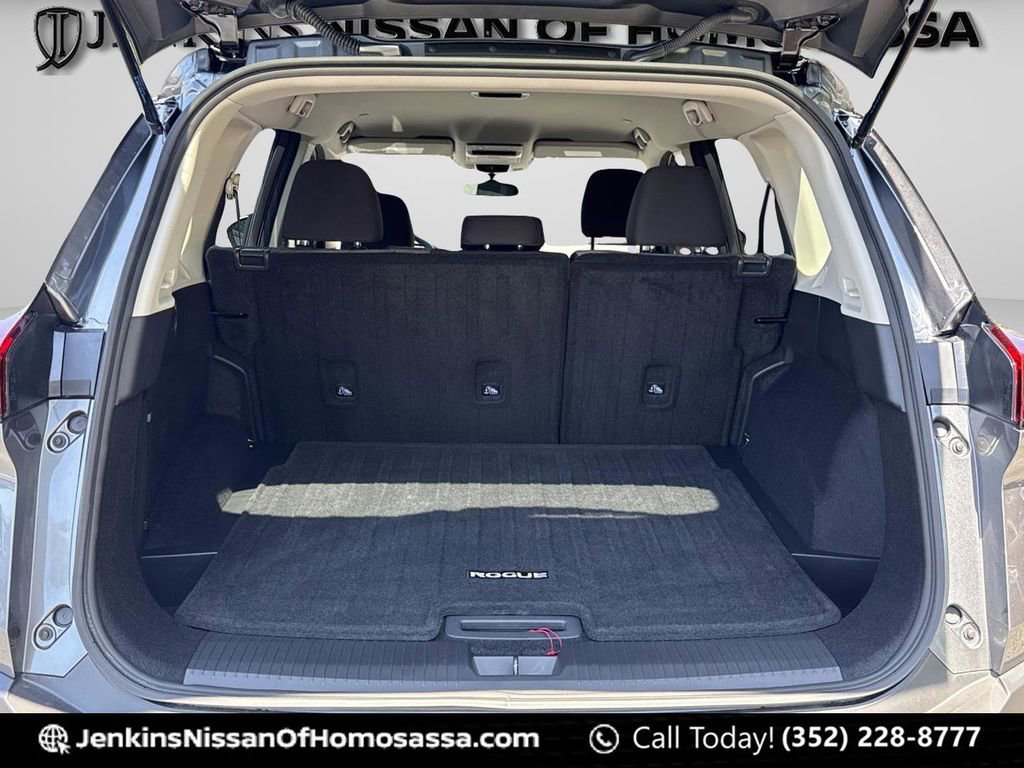 Certified 2022 Nissan Rogue SV FWD image 17
