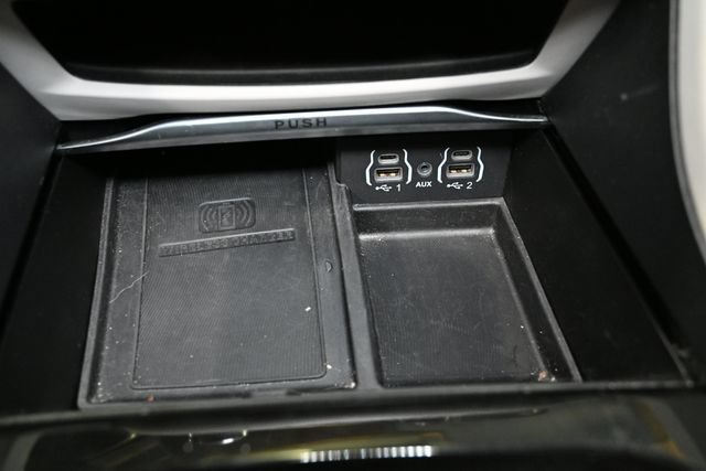 Used 2023 Chrysler Pacifica Limited FWD image 28