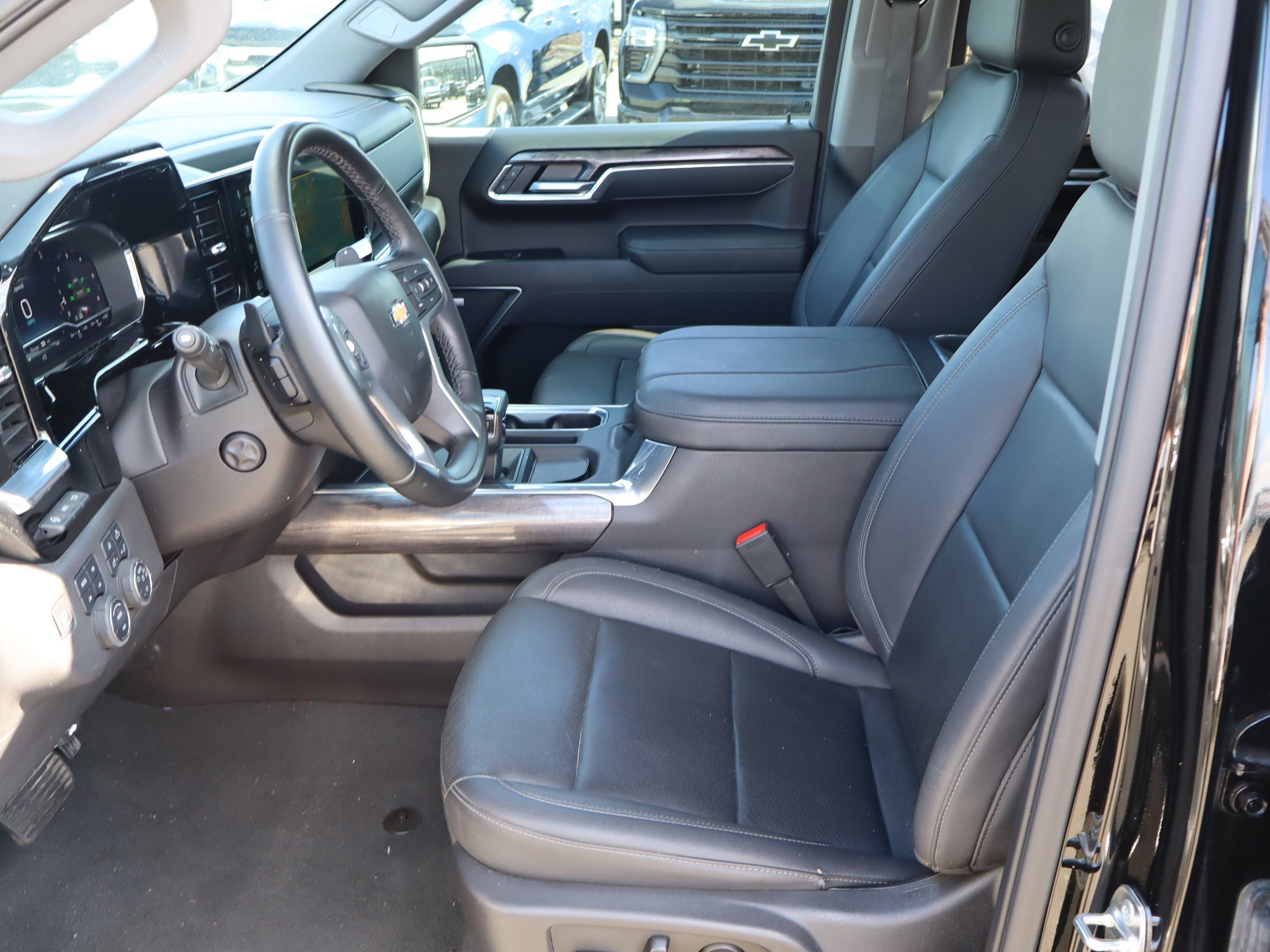 Certified 2025 Chevrolet Silverado 1500 LTZ w/ LTZ Premium Package image 17