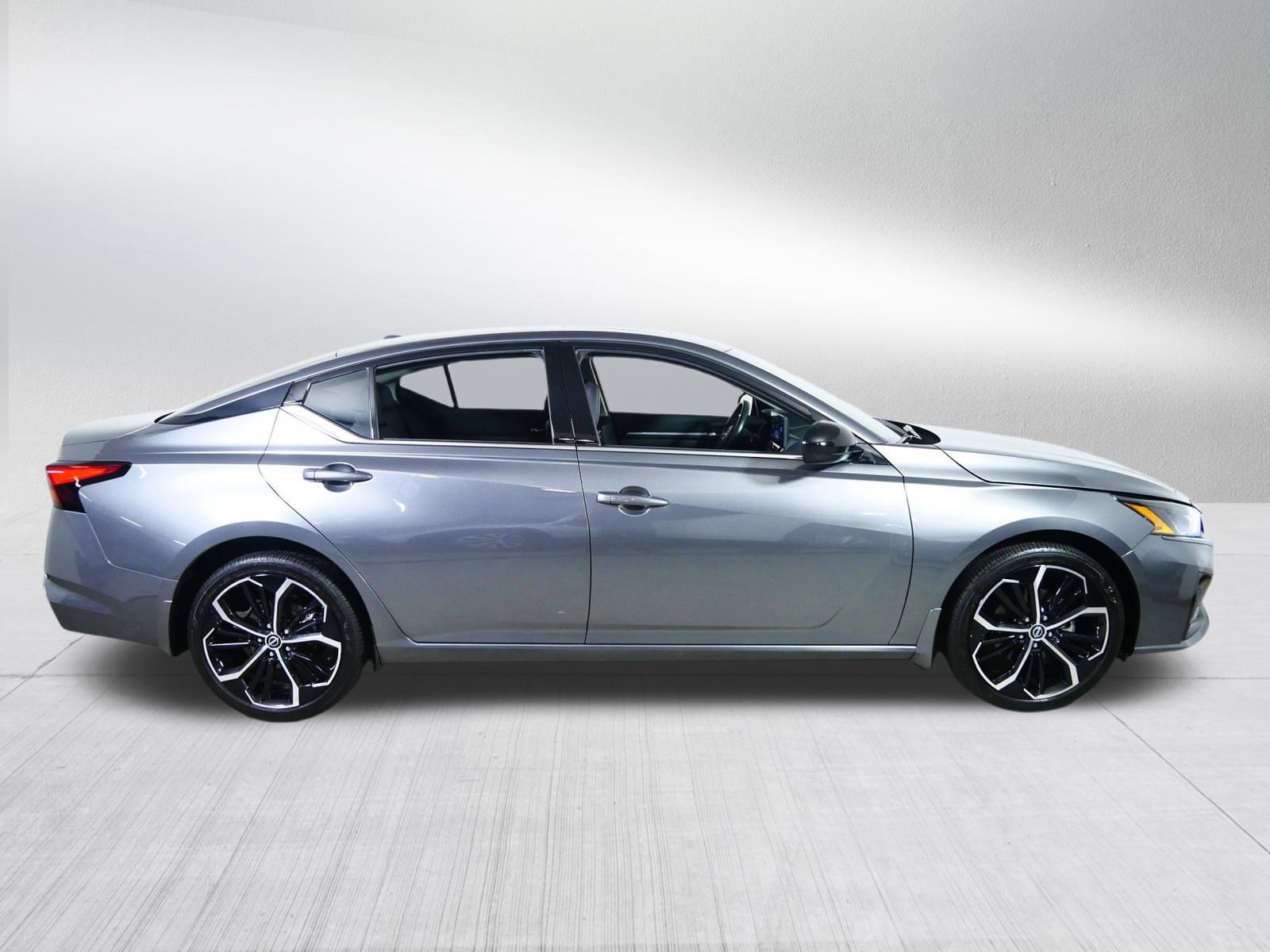 Used 2024 Nissan Altima 2.5 SR w/ SR Premium Package AWD/4WD image 8