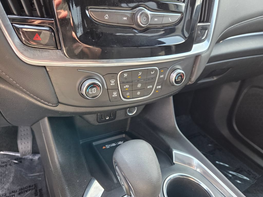 Certified 2023 Chevrolet Traverse LT FWD image 27