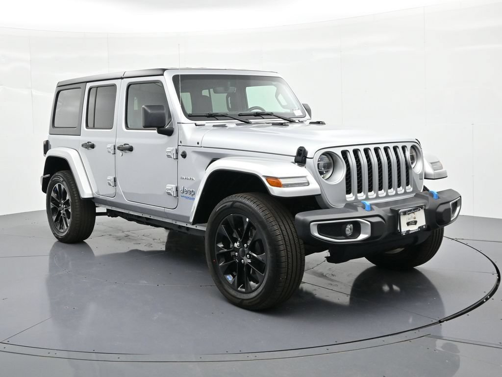 Used 2022 Jeep Wrangler Unlimited Sahara w/ Cold Weather Group AWD/4WD image 4