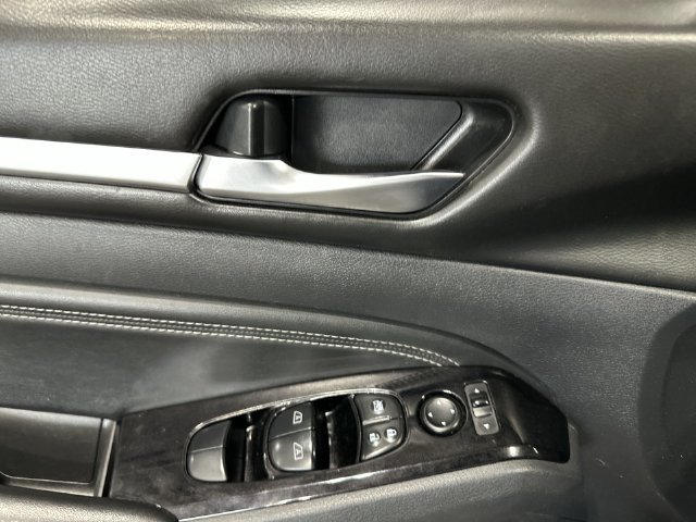 Used 2020 Nissan Altima 2.5 SL FWD image 19